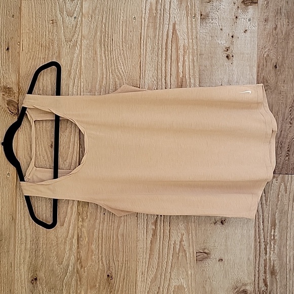 Nike Dri-Fit Yoga Tank Medium Desert Dust Twisted Neckline with Keyhole Back - Picture 1 of 6